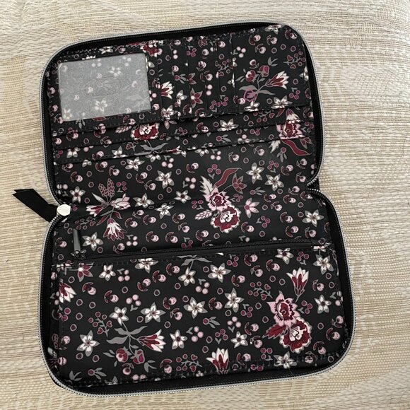 Vera Bradley wallet/wristlet in quilted black fabric - Picture 4 of 6